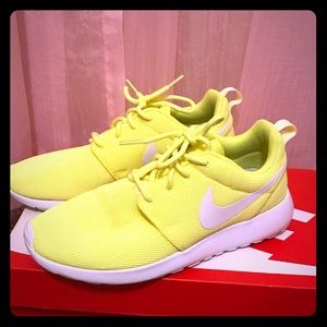Athletic shoes